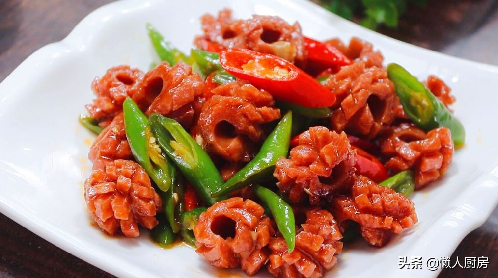 烤肠的最正宗制作过程视频,自制黑椒烤肠的做法