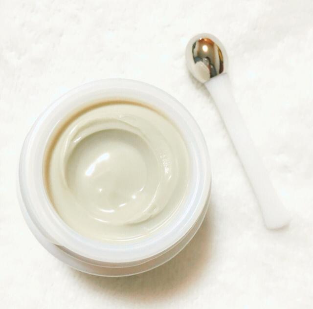 25岁用眼霜还是眼精华,25岁一定要选眼霜