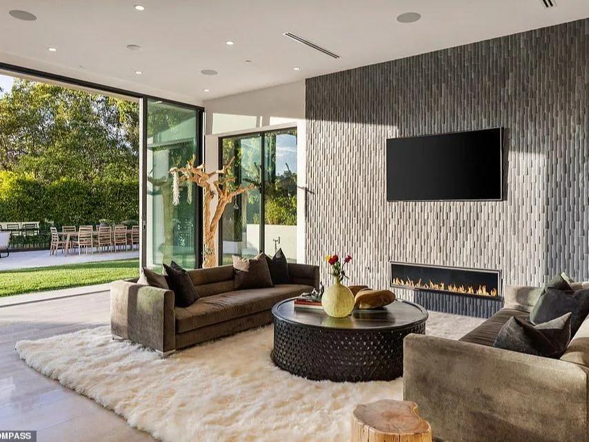 贝克汉姆成长史 (贝克汉姆年轻时和儿子对比)