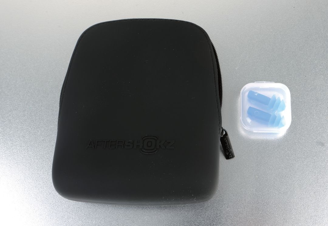 有了它终于能在游泳时听音乐了，还不用塞耳朵里