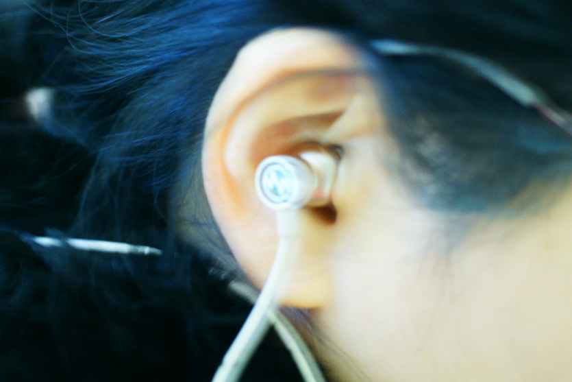 无痛感佩戴蓝牙耳机,无杂音佩戴舒服的蓝牙耳机