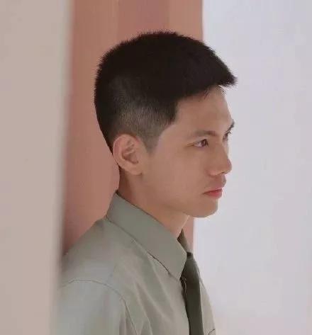 寸头好看的小哥哥,朱亚文行走的荷尔蒙寸头