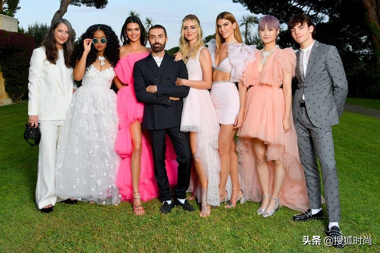 李宇春、杨幂同款仙女裙，千元就能拿下