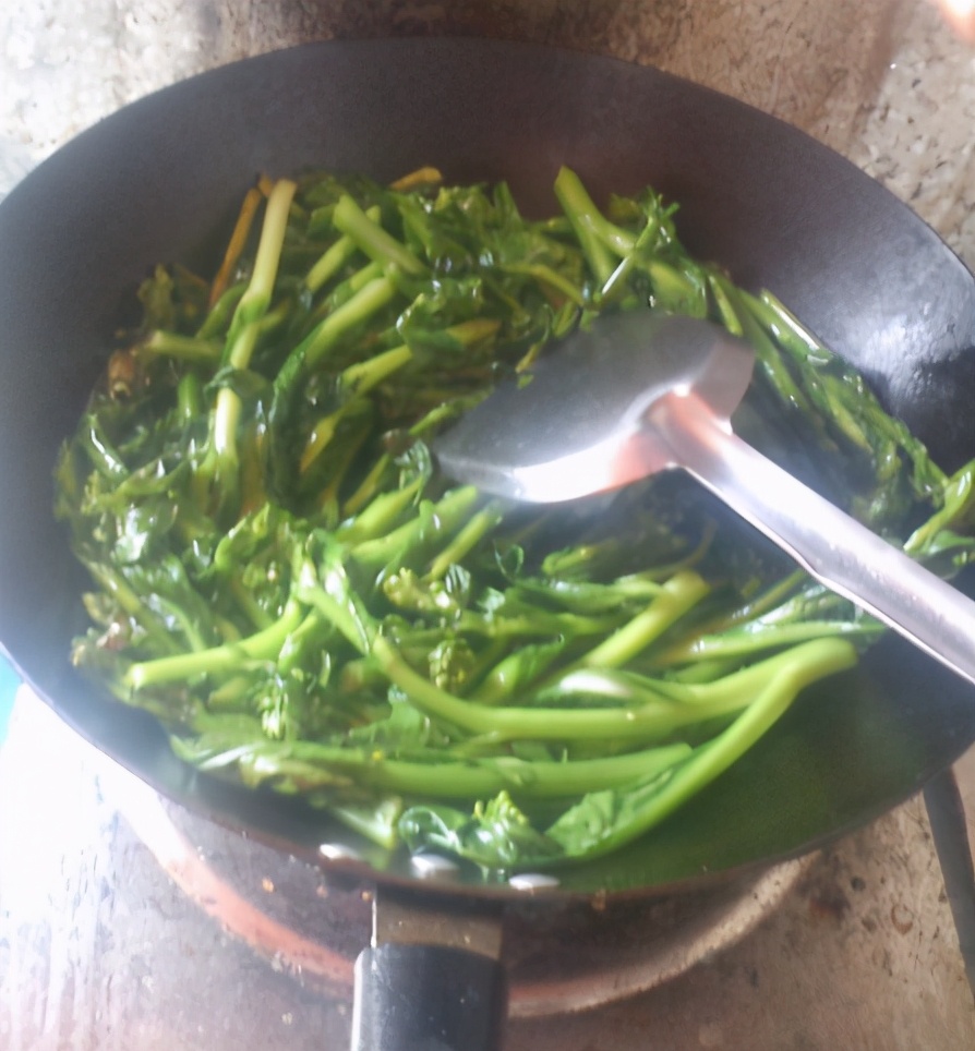 炒蔬菜颜色鲜亮的方法,炒蔬菜为什么会变黄