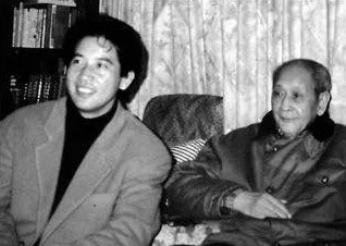 抗日战争中的飞将军，战场上数次逃跑，享年103岁，其子是影星