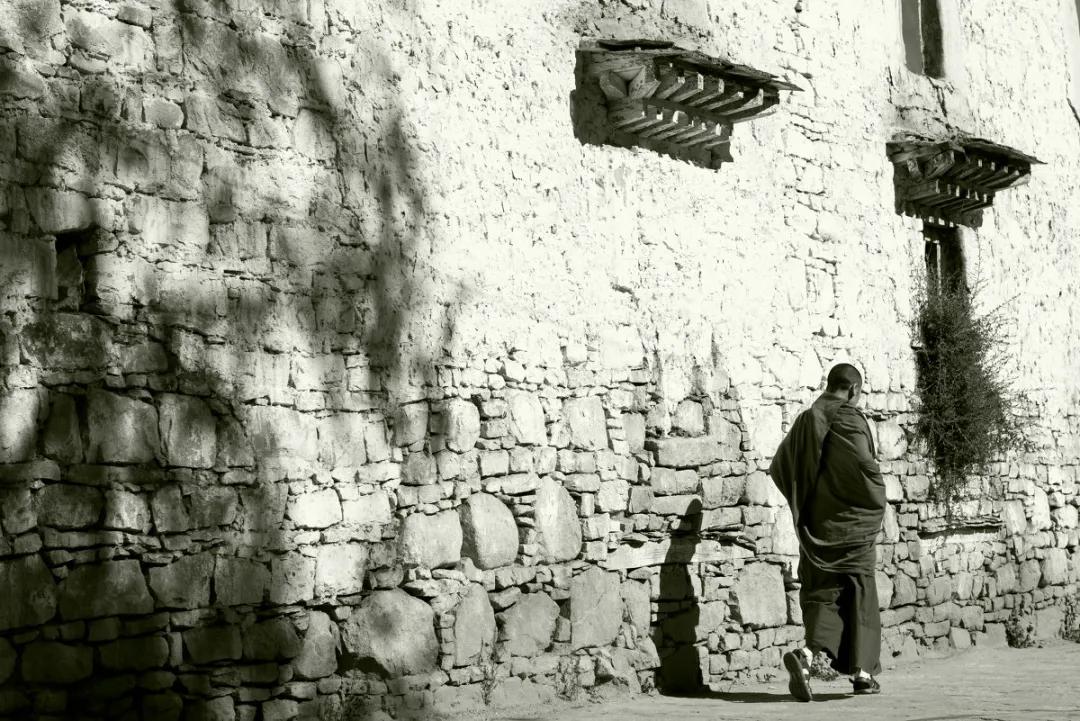 累了,想出家?醒醒吧,出家生活可不易