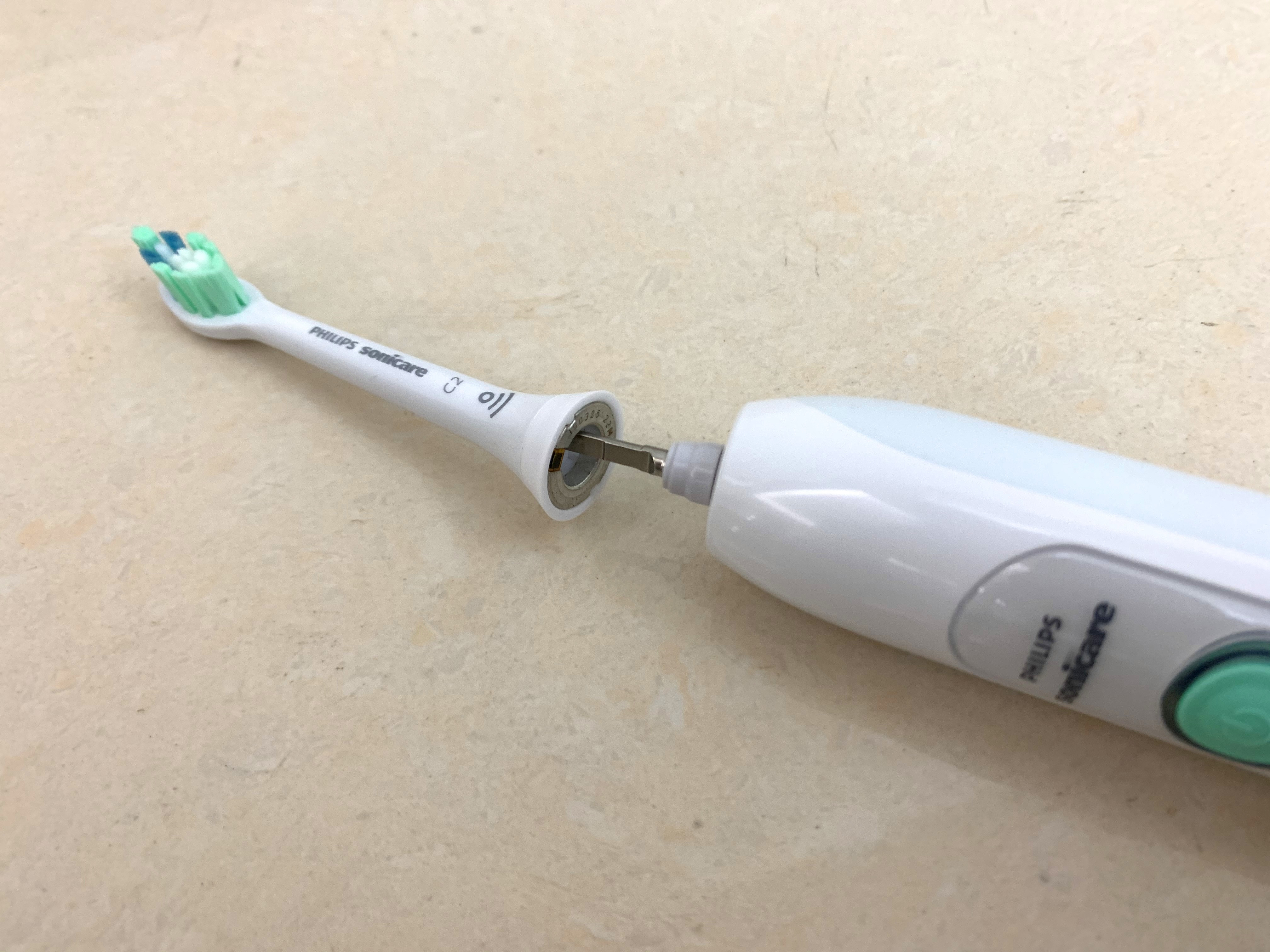 电动牙刷怎么用？飞利浦HX6730/02开箱+使用体验→口腔溃疡的建议