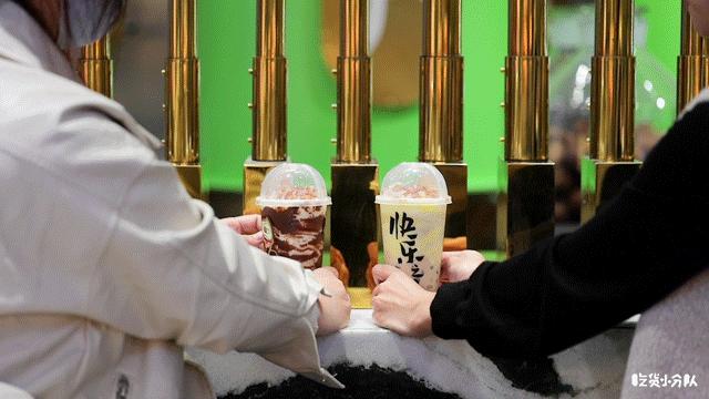 乐乐茶初冬第①杯蛋糕奶茶，联名好利来