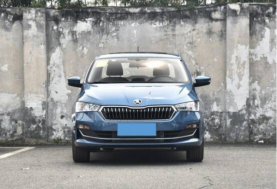 月薪4000能养得起a6吗,月薪4000能养得起5系吗