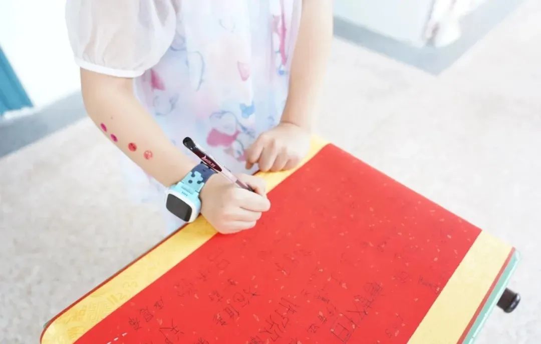 太暖心!新学期教室里这块特殊的黑板,羡慕了多少人