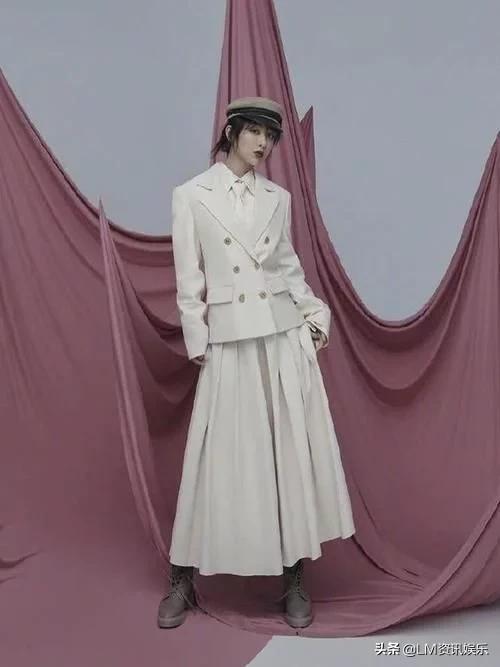 初春借鉴杨幂的穿搭方法,杨幂热巴穿的这些款式超出彩