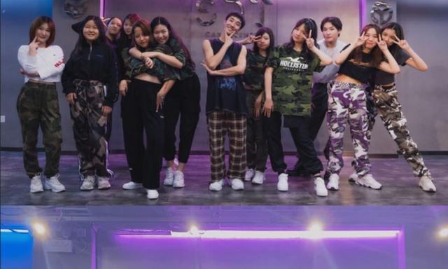 汪峰女儿小苹果跳舞视频,汪峰大女儿露脐热舞