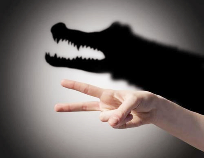 孩子越吓唬越胆小,小孩子胆小懦弱该怎么教育