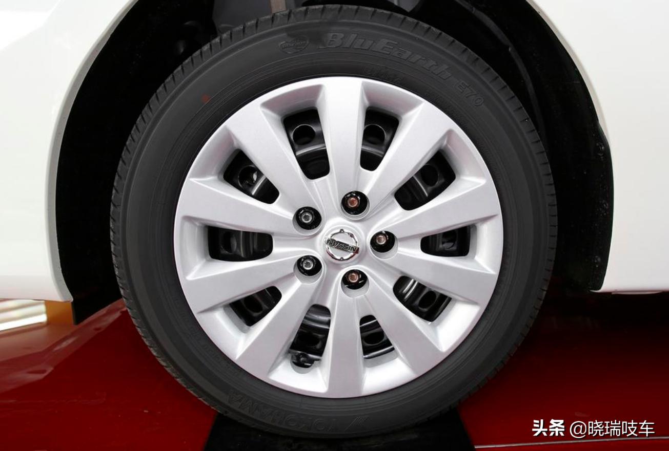 轩逸经典2024舒适版和2019款一样的,2022款经典轩逸自动舒适落地