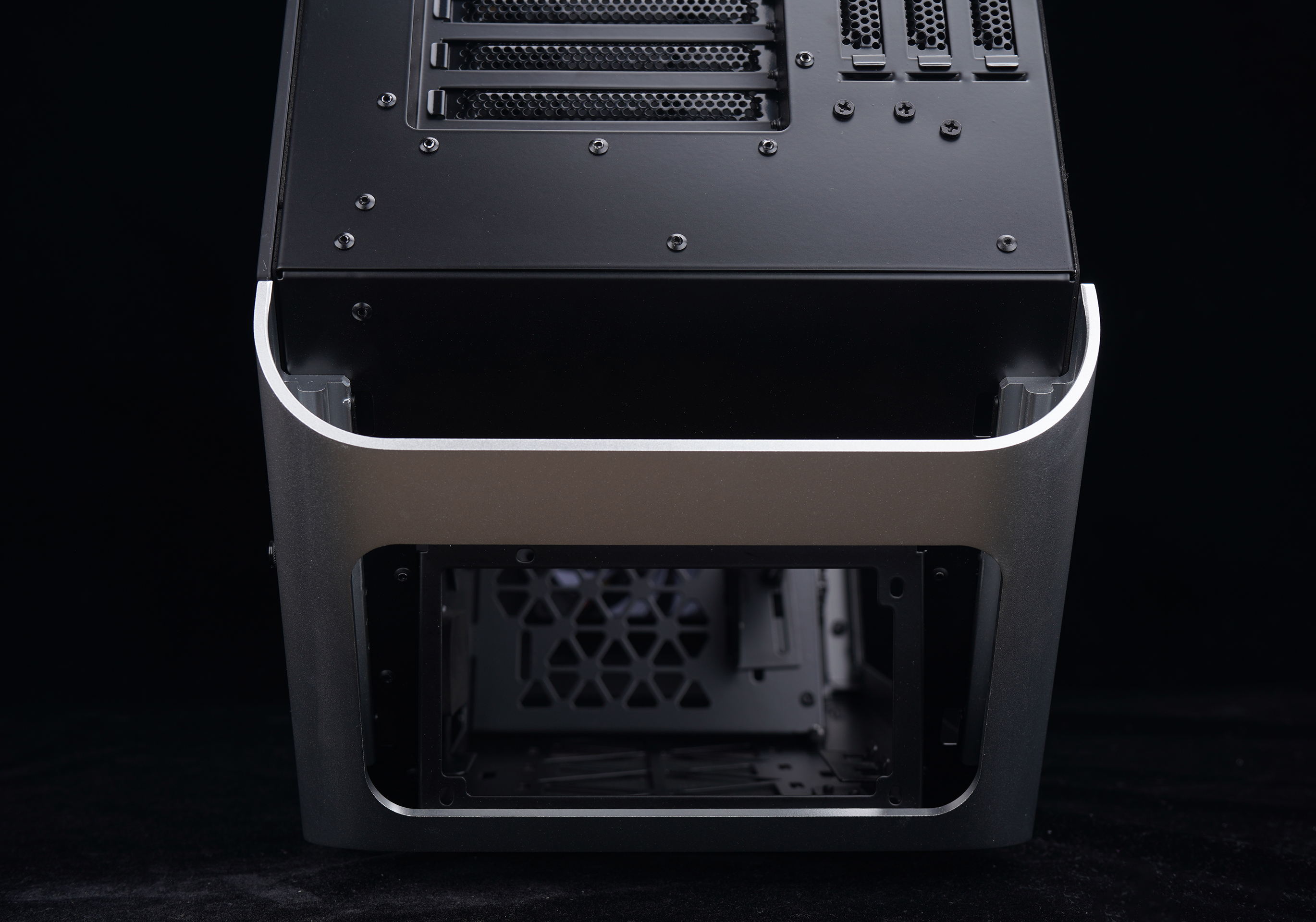 外星人游戏主机值得买吗 (有主机的外星人游戏本)