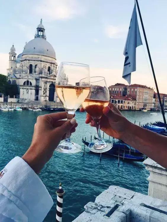 重又大的窗帘该怎么清洗呢,年底大扫除窗帘的清洗小妙招