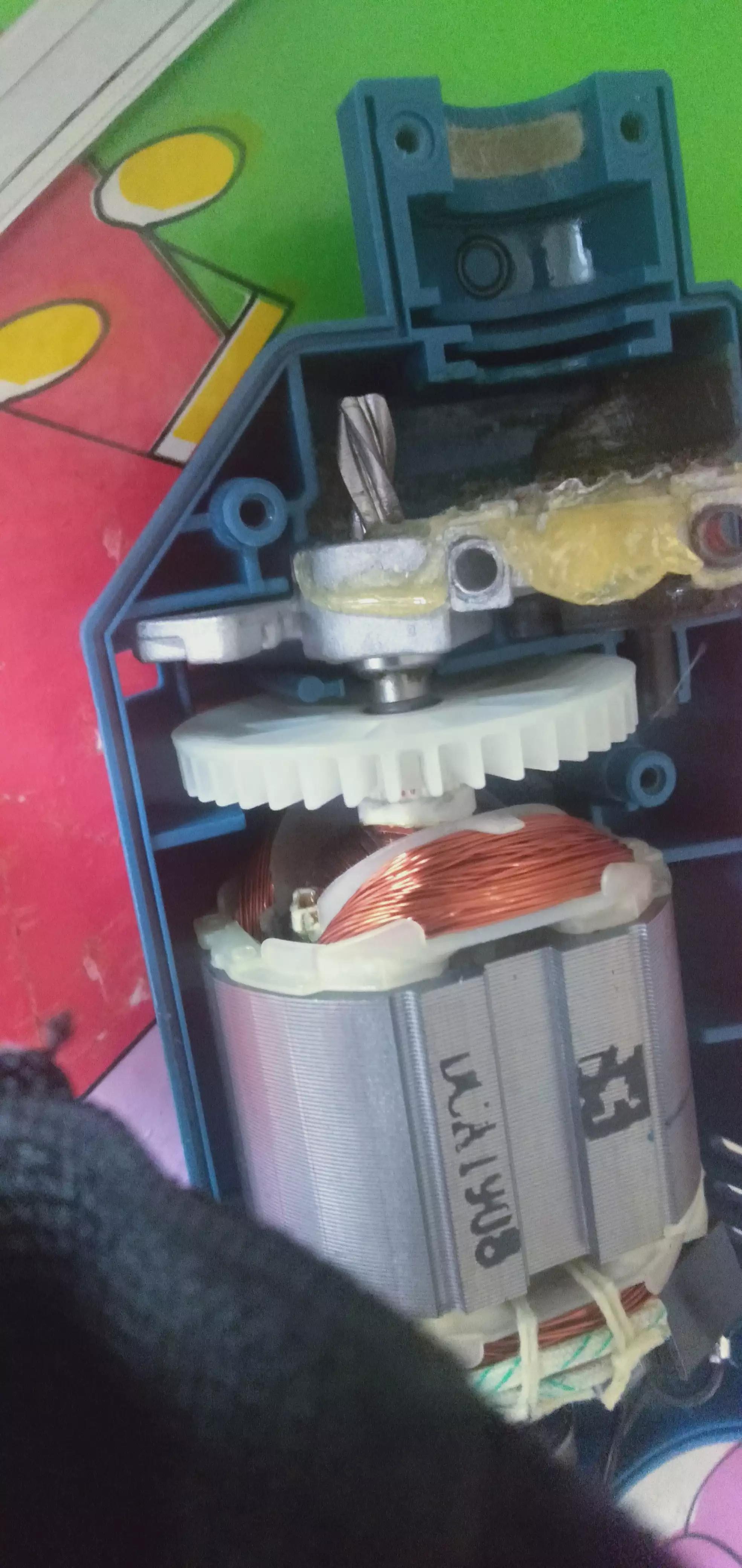 手电钻前面的夹头构造及更换,晶思达手电钻开关总成内部构造