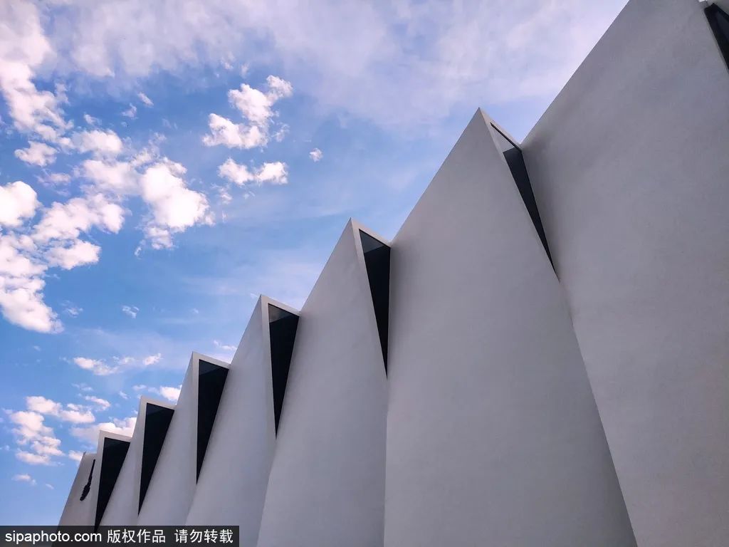 一个地铁站三条线,地铁边的吃喝玩乐