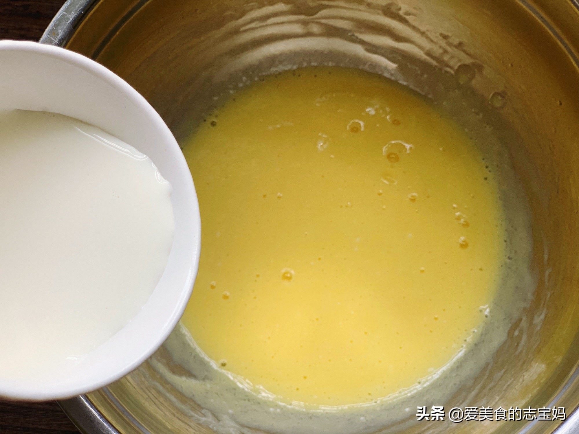 自制酸奶蛋挞味道好极了,在家就能做的简单酸奶蛋挞