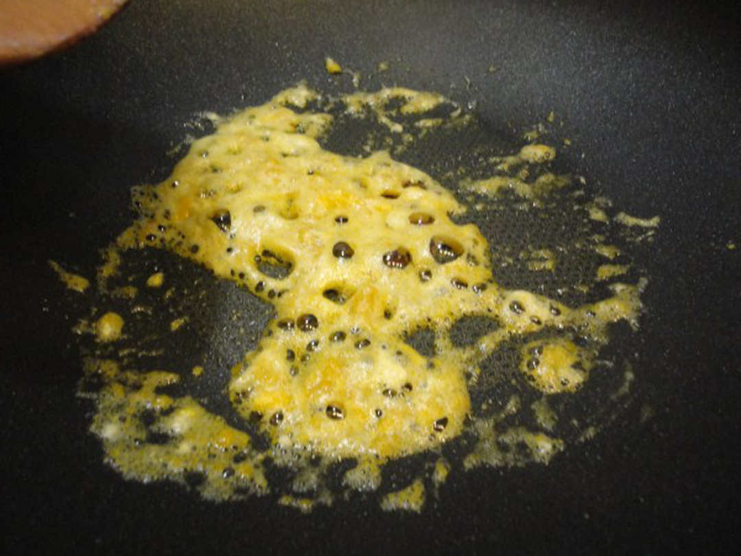 咸蛋煎苦瓜的做法窍门是什么,炒苦瓜味道不大怎么办