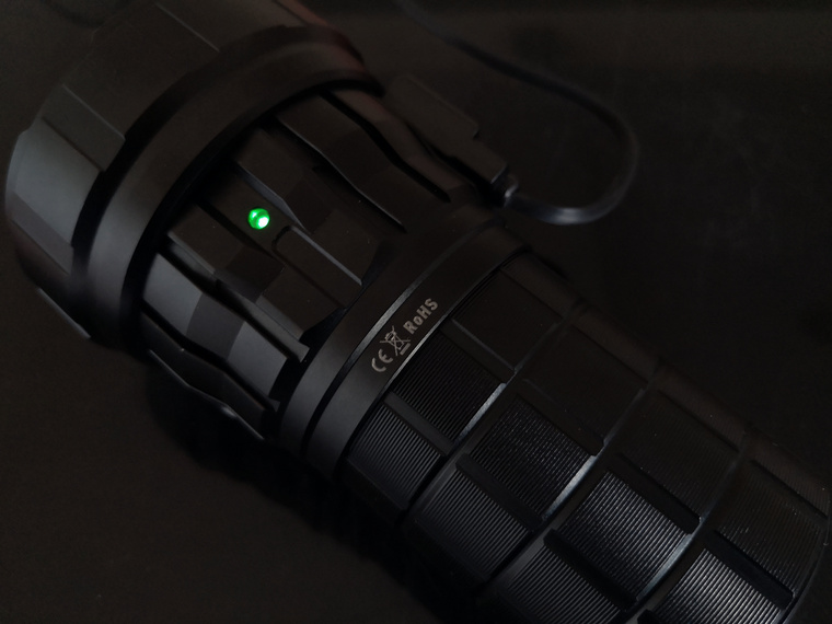 自从拍完这个手电之后,公园里人少了好多