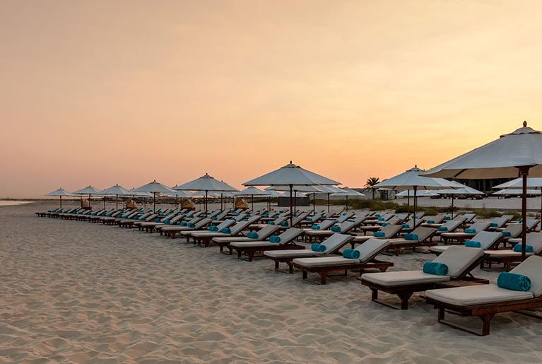 阿布扎比萨迪亚特岛导游讲解,探索阿布扎比与萨迪亚特岛