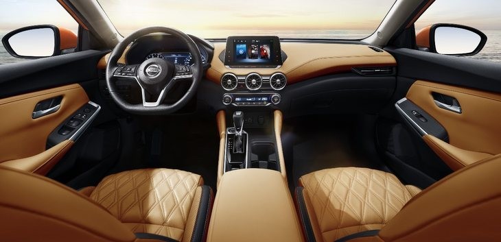 卡罗拉和经典轩逸半斤八两,卡罗拉vs轩逸三大件对比