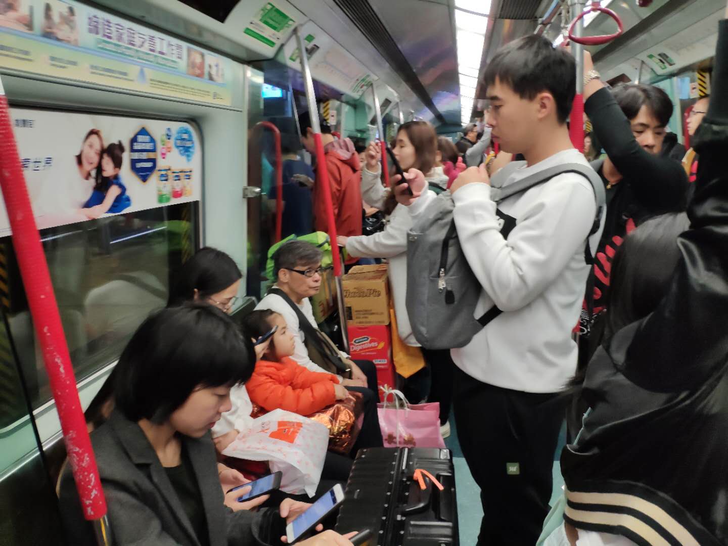 想去香港旅游最便捷的交通工具 (香港本地坐什么交通工具最省钱)