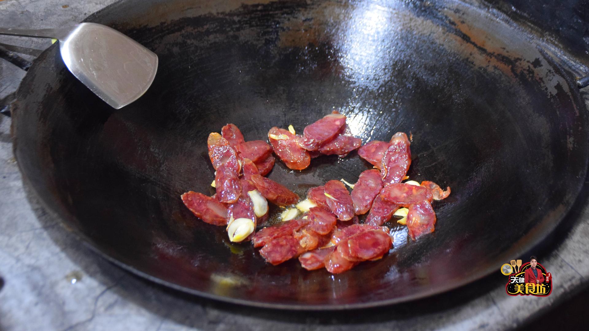 菜椒土豆炒腊肠的家常做法,菜椒西红柿炒广式腊肠