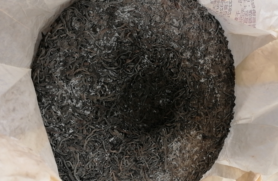普洱茶怎么辨别白霜和发霉,普洱茶白霜和发霉怎么区分图片