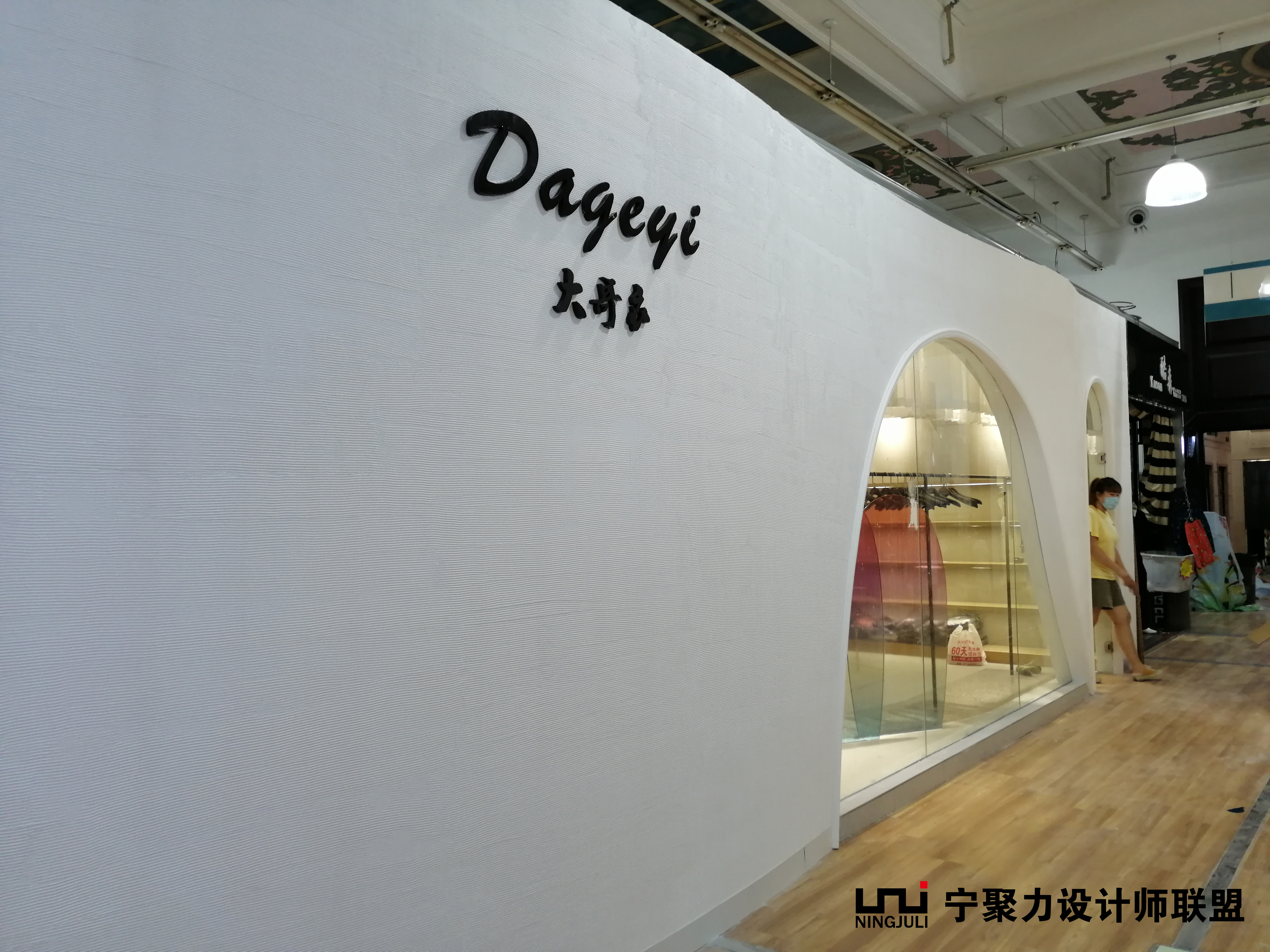 面积很小的服装店应该怎么装修,小平米服装店要怎么装修才好