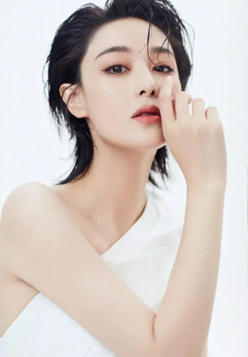 33岁张馨予归来仍是美少女薄纱连衣裙惊艳沙漏身材从未变