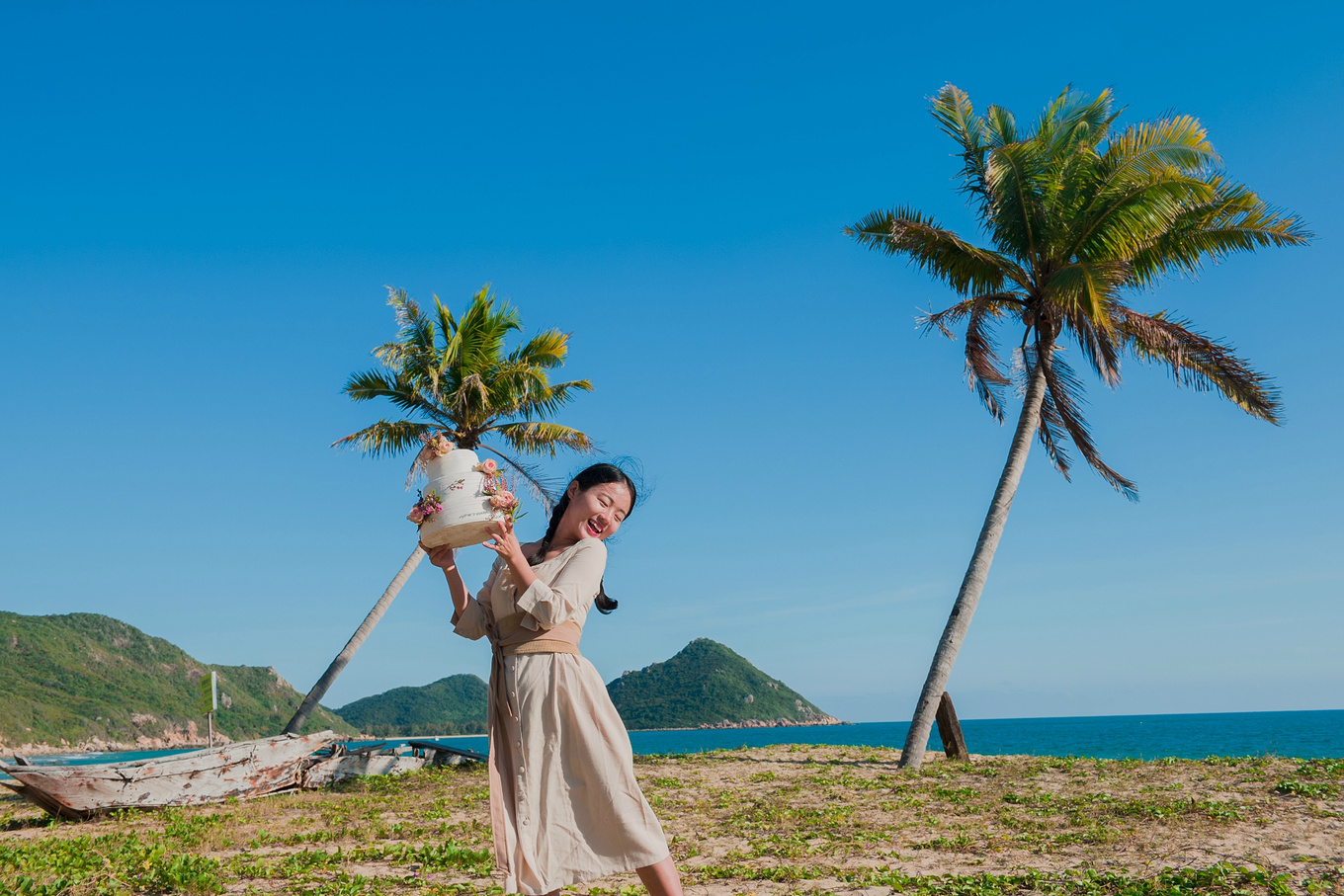 你在南方瑟瑟发抖，我在这里遛娃、看猴、赶海····