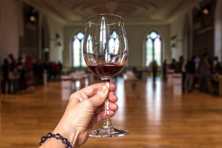 红酒挂壁真的好吗,红酒挂壁好不好