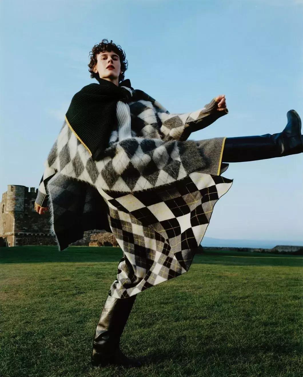 想要冬天穿出高级感,冬天围巾这样系简单又时尚好喜欢