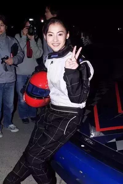 张柏芝多少岁离婚,张柏芝离婚多少岁