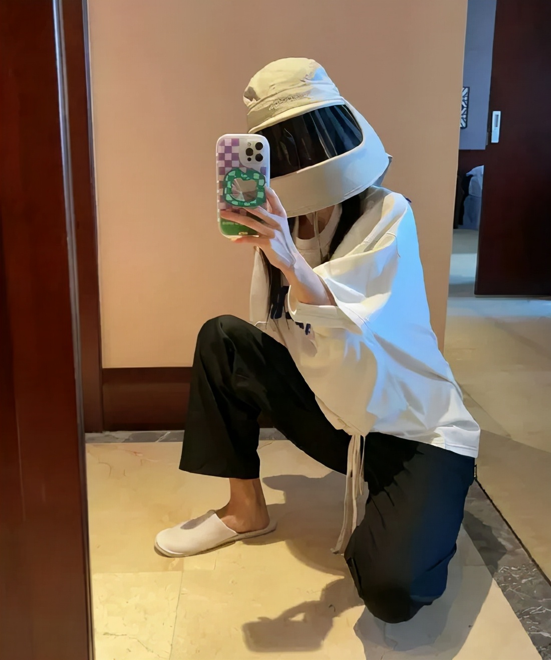 国庆出游护肤指南,夏天出游怎样系丝巾防晒