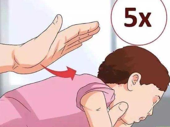 孩子吃东西卡喉咙用手抠可以吗,孩子吃东西卡住喉咙怎么弄视频