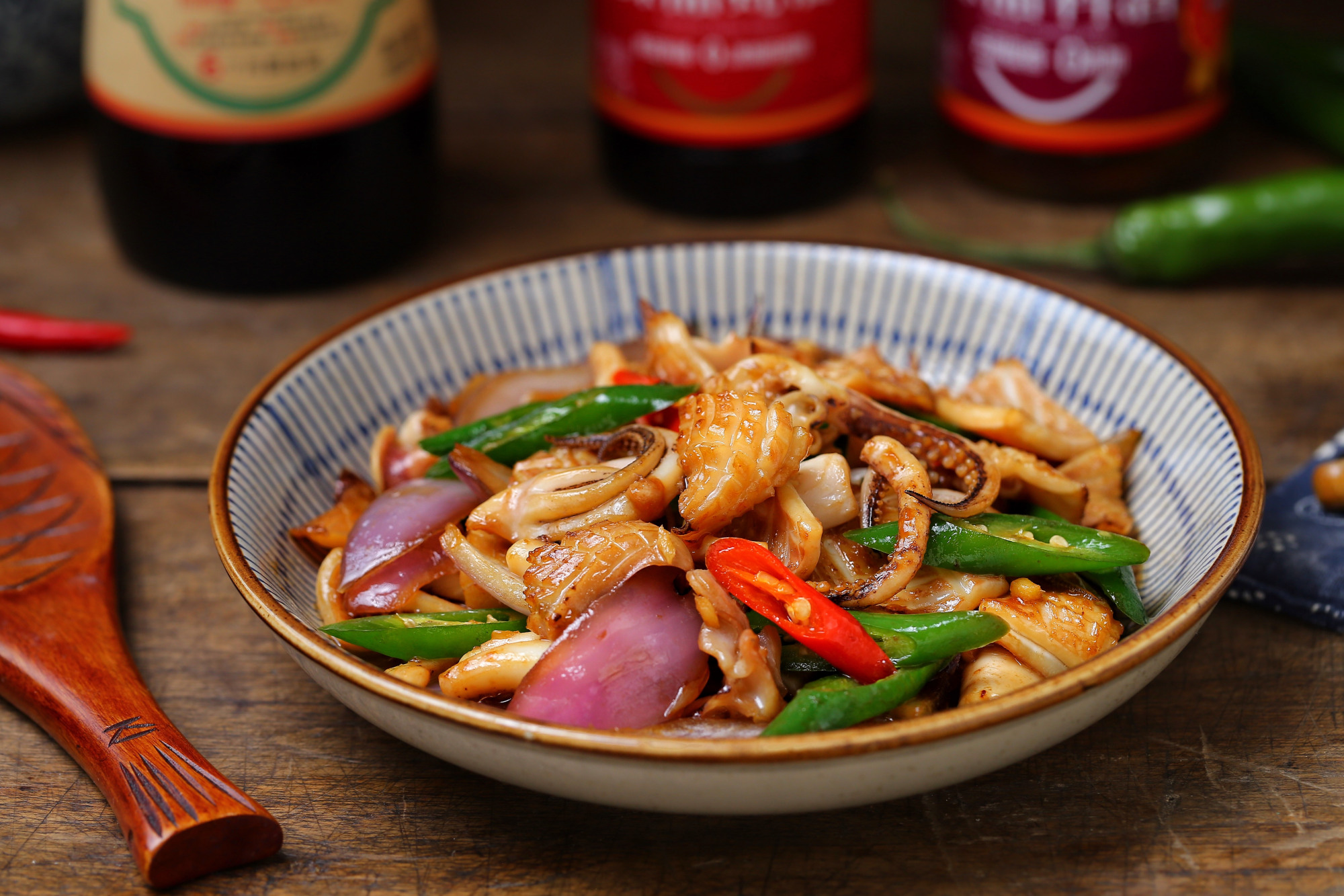 经典菜品爆炒鱿鱼好吃到爆棚,怎么样爆炒鱿鱼鲜嫩好吃川味的