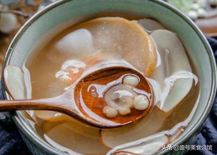 百合莲子川贝雪梨汤的功效与作用,百合川贝雪梨汤哪个时间喝最适合