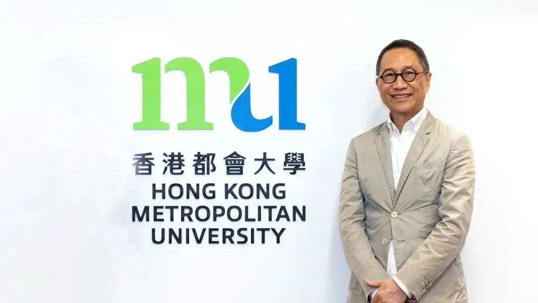 10万征集却不采用，香港公开大学请来了陈幼坚，新校徽出炉