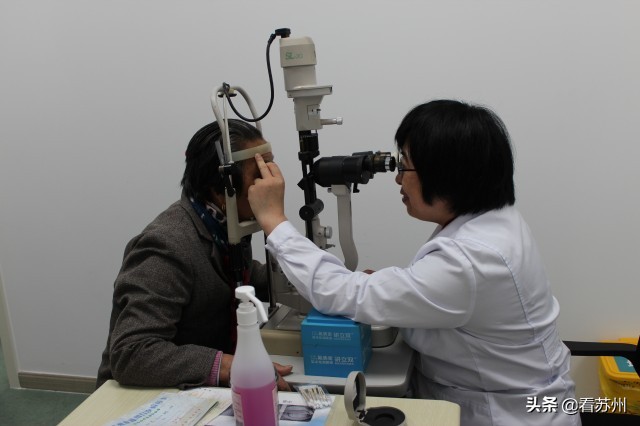 戴隐形眼镜20年眼睛失明,戴隐形眼镜致盲案例