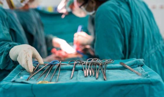 剖腹产刀口跟侧切刀口哪个好得快,顺产撕裂加侧切和剖腹产比哪个好