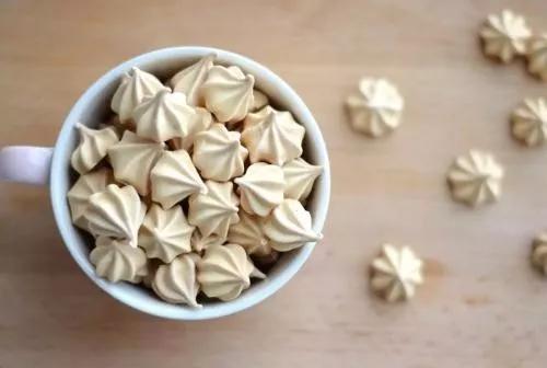 用蛋清能做出什么甜品,用蛋清做的嘎嘣脆的糖