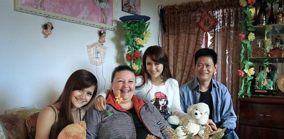 26年前，山东穷小子用饺子娶回6500公里外的欧洲媳妇，如今怎样？