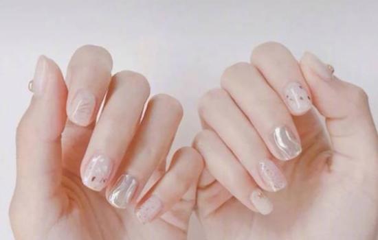 指甲又宽又扁如何美甲大拇指,长美甲和短美甲哪个好看