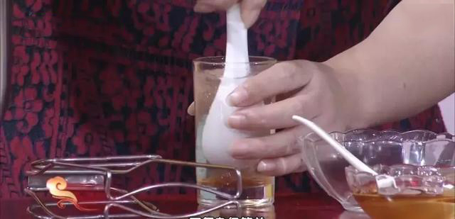 食用油蒸一下就是治病良药！每天用一点，赶走便秘，还护肤润燥！