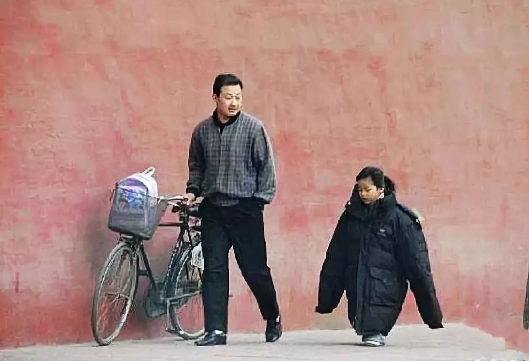 女儿永远是爸爸的小棉袄不管多大,女儿永远是爸爸的小棉袄父爱如山