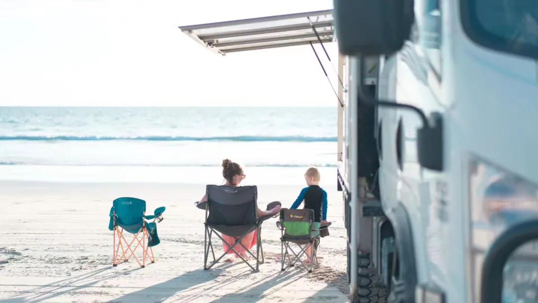 最适合改装的越野房车,三个90后开民宿