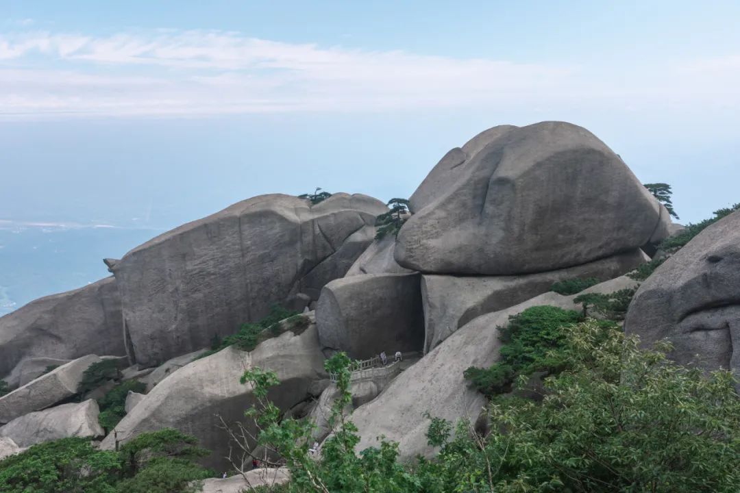五岳中的南岳位于哪个省,九华山和天柱山哪座更值得游一游